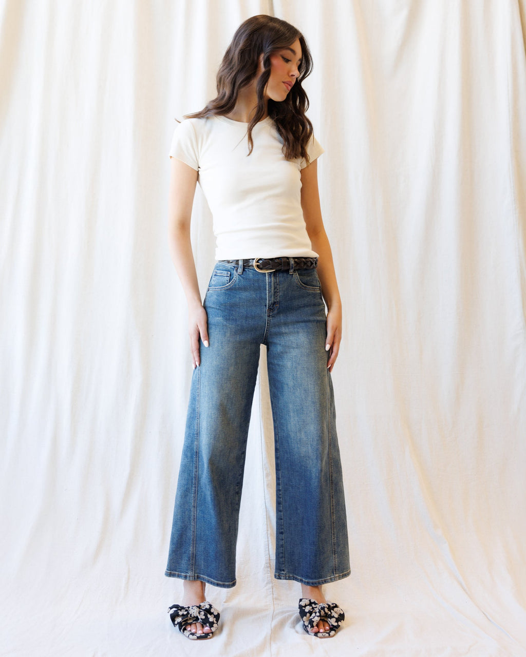 Flattering Seam Wide-Leg Jeans — Super High-Rise Crop