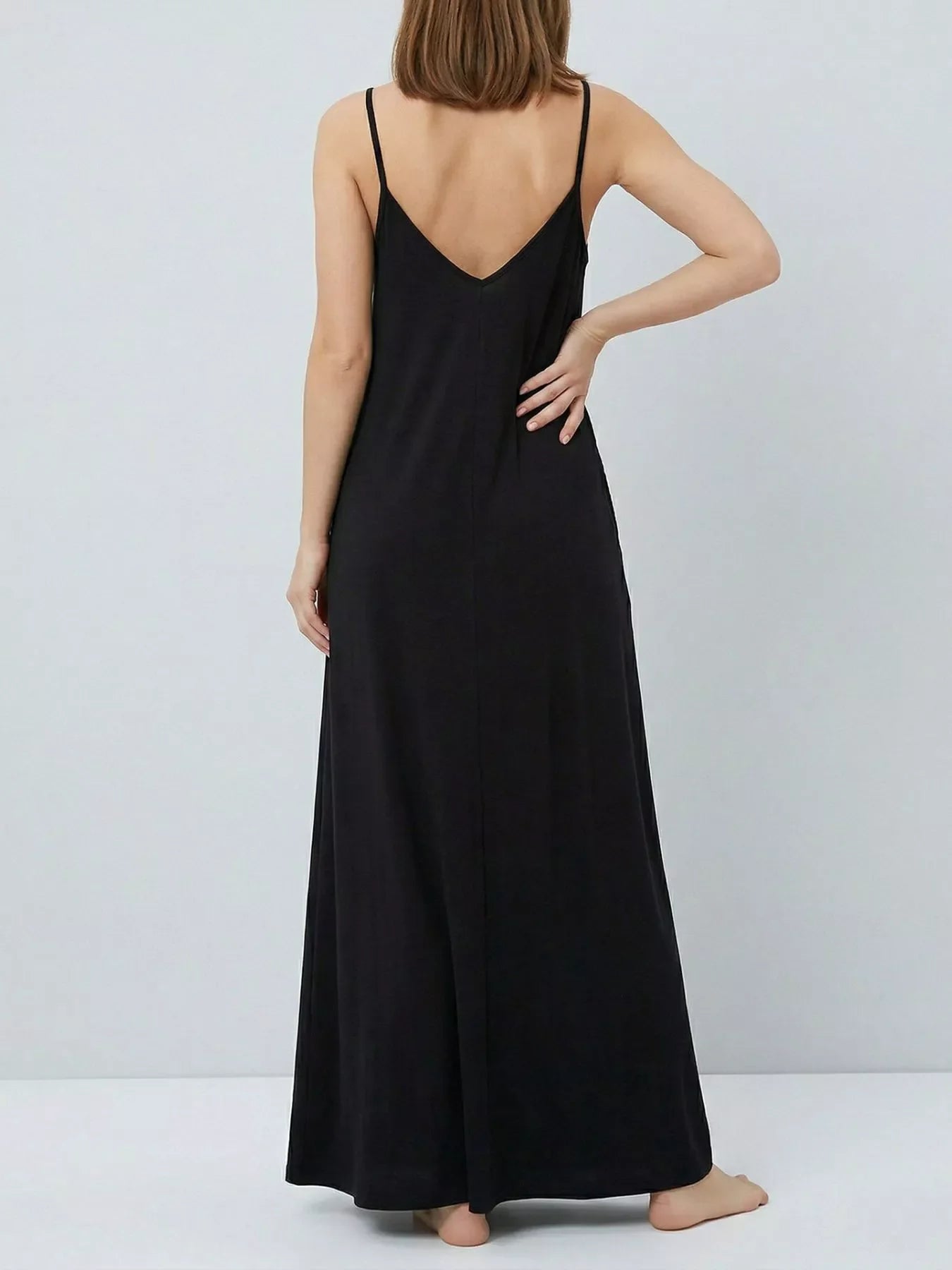 Women's Sleeveless V-Neck Maxi Dress with Pockets
