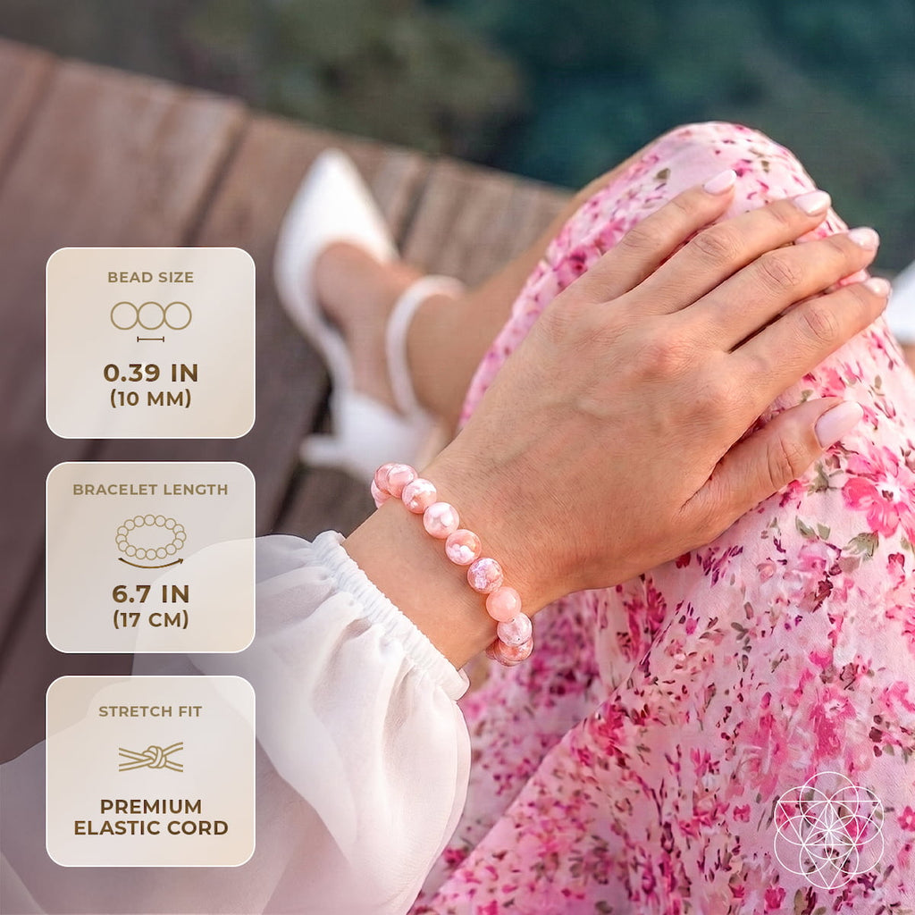Bracelet worn on a wrist with labels for 10 mm beads, 17 cm length, and elastic stretch cord.
