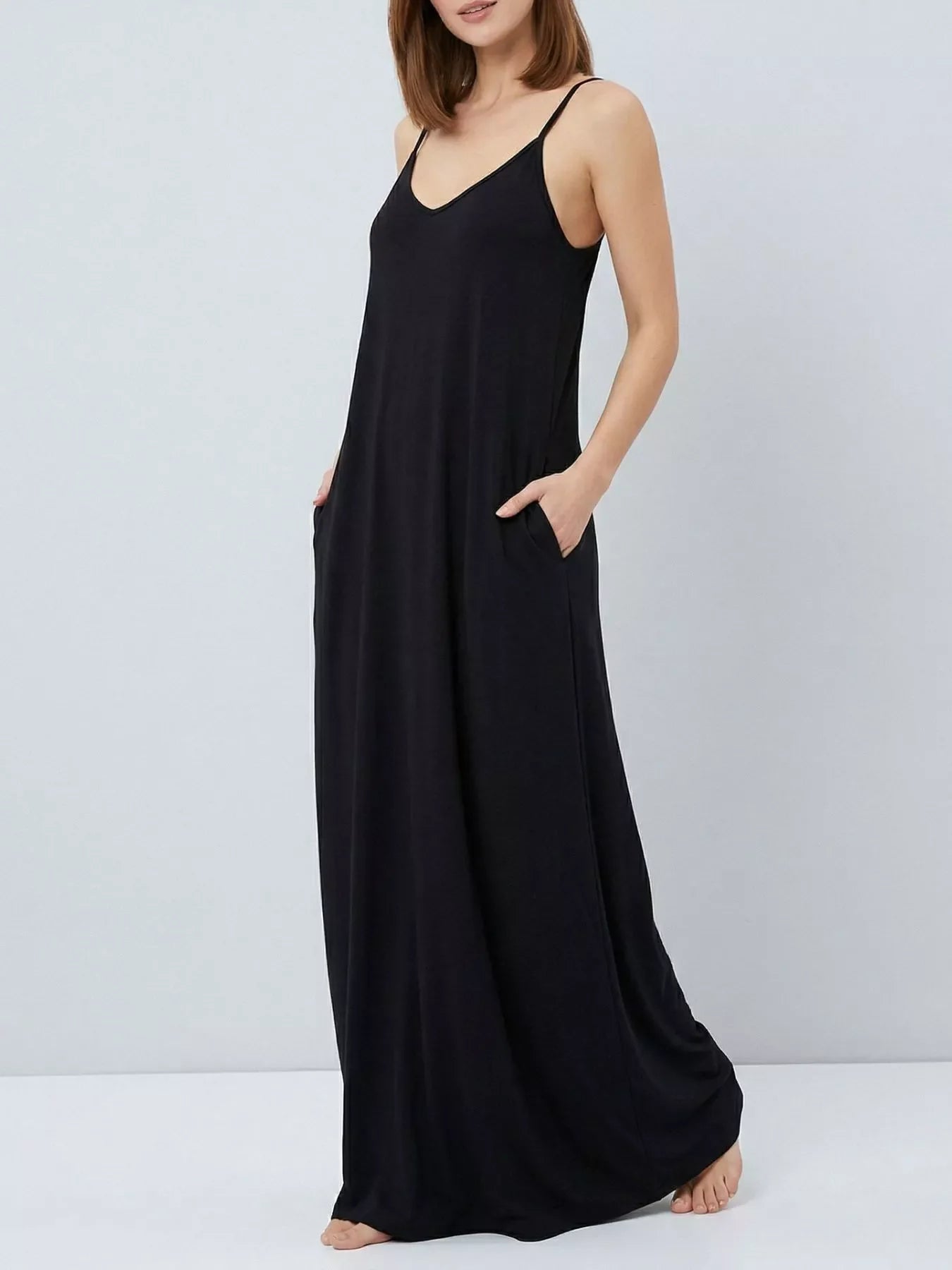 Women's Sleeveless V-Neck Maxi Dress with Pockets