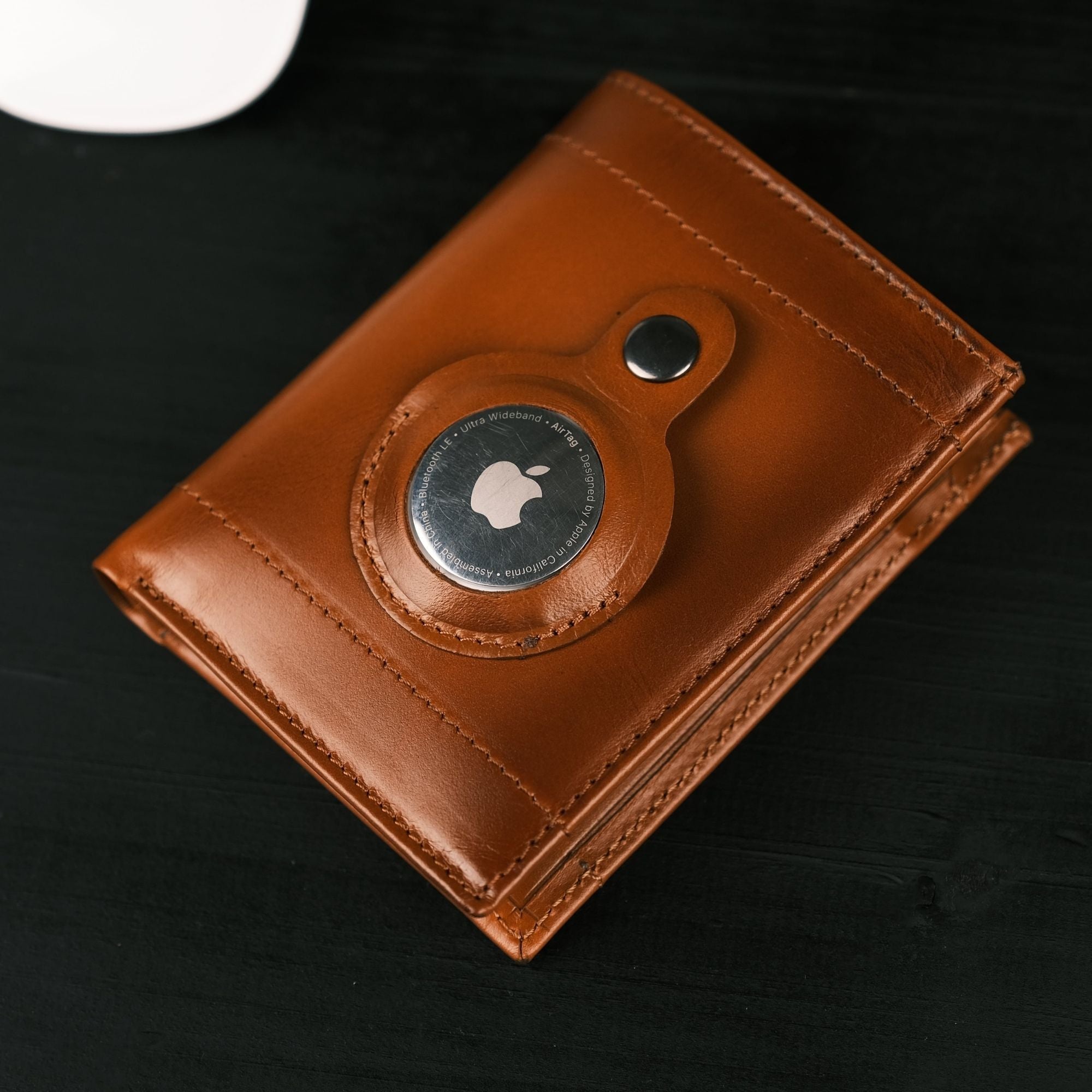 TORONATA Glendo Handcrafted Calfskin Leather Wallet with Apple AirTag Slot — Unisex