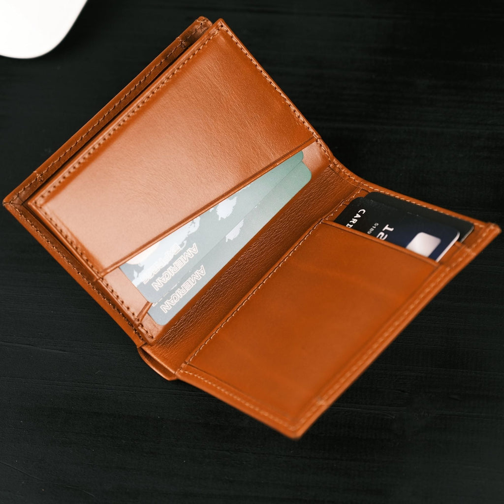 TORONATA Glendo Handcrafted Calfskin Leather Wallet with Apple AirTag Slot — Unisex