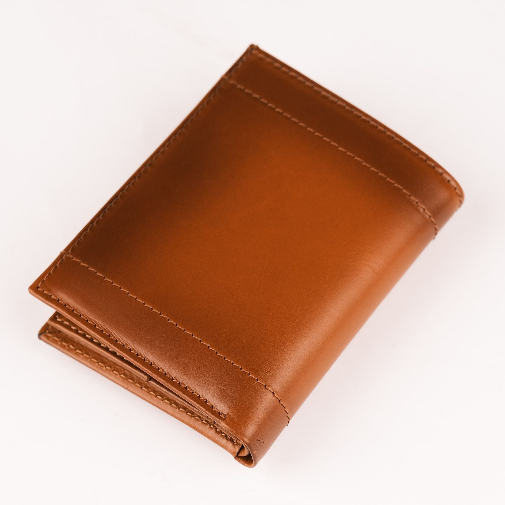 TORONATA Glendo Handcrafted Calfskin Leather Wallet with Apple AirTag Slot — Unisex