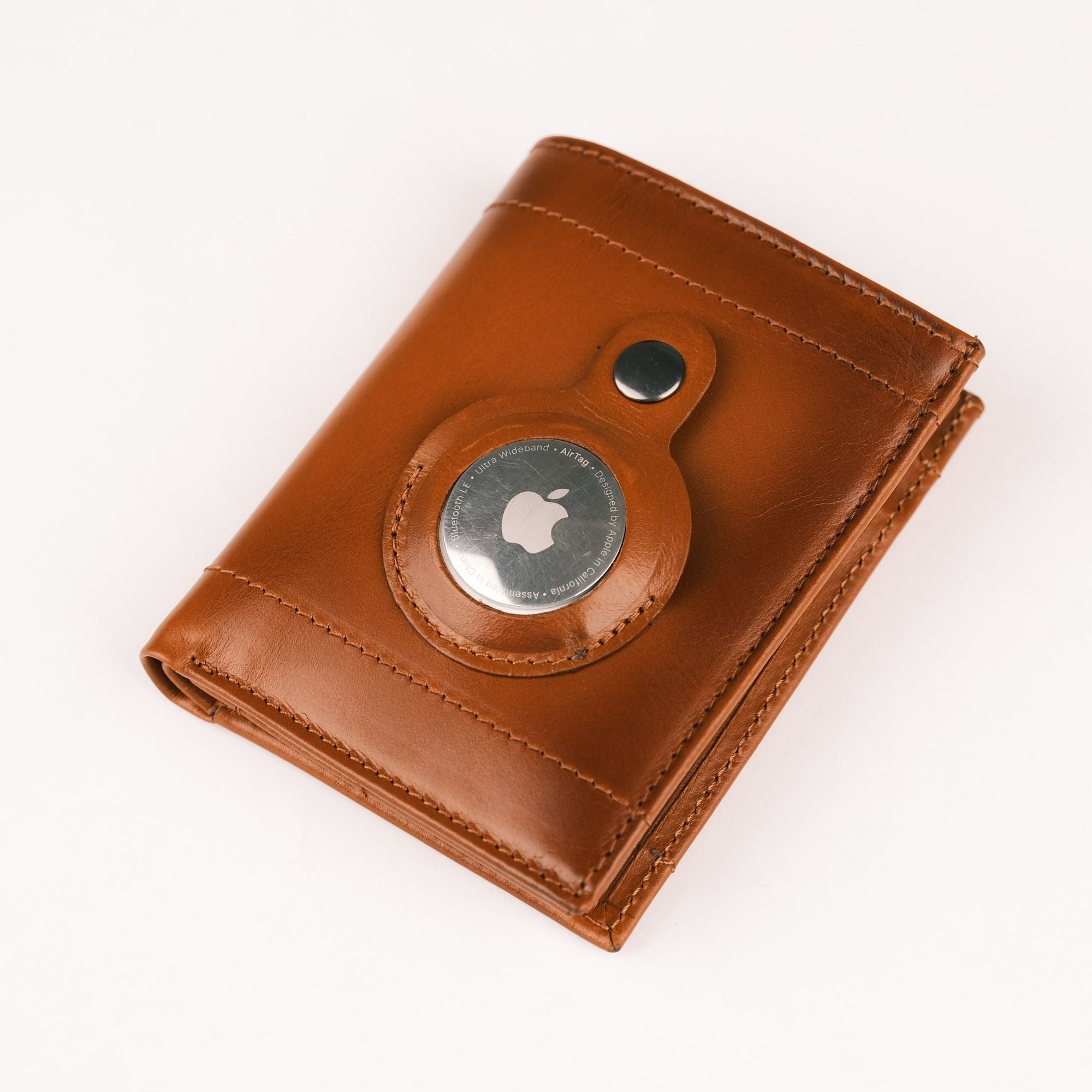 TORONATA Glendo Handcrafted Calfskin Leather Wallet with Apple AirTag Slot — Unisex