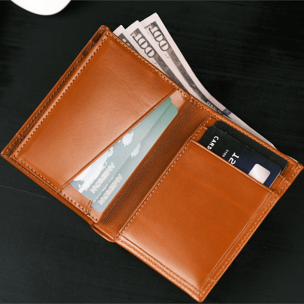 TORONATA Glendo Handcrafted Calfskin Leather Wallet with Apple AirTag Slot — Unisex
