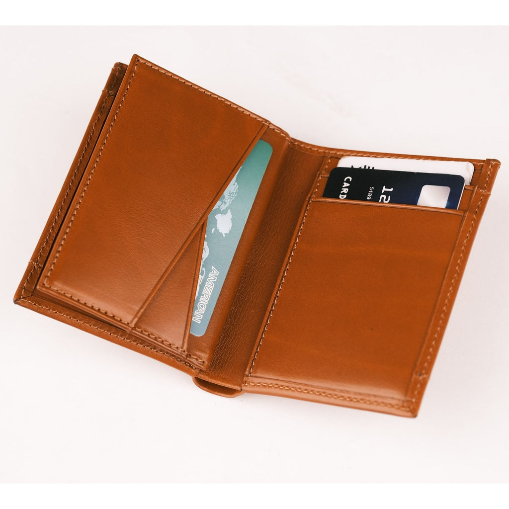 TORONATA Glendo Handcrafted Calfskin Leather Wallet with Apple AirTag Slot — Unisex