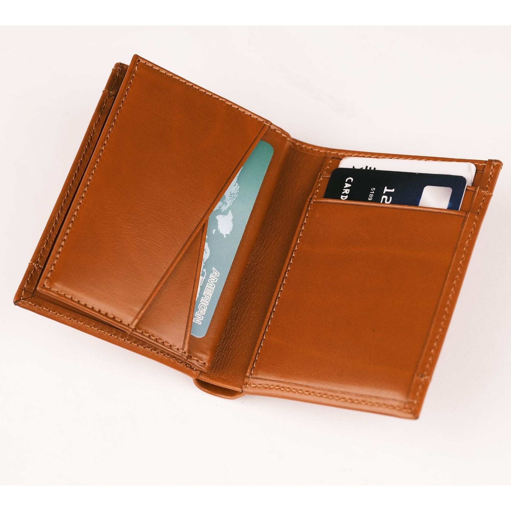 TORONATA Glendo Handcrafted Calfskin Leather Wallet with Apple AirTag Slot — Unisex