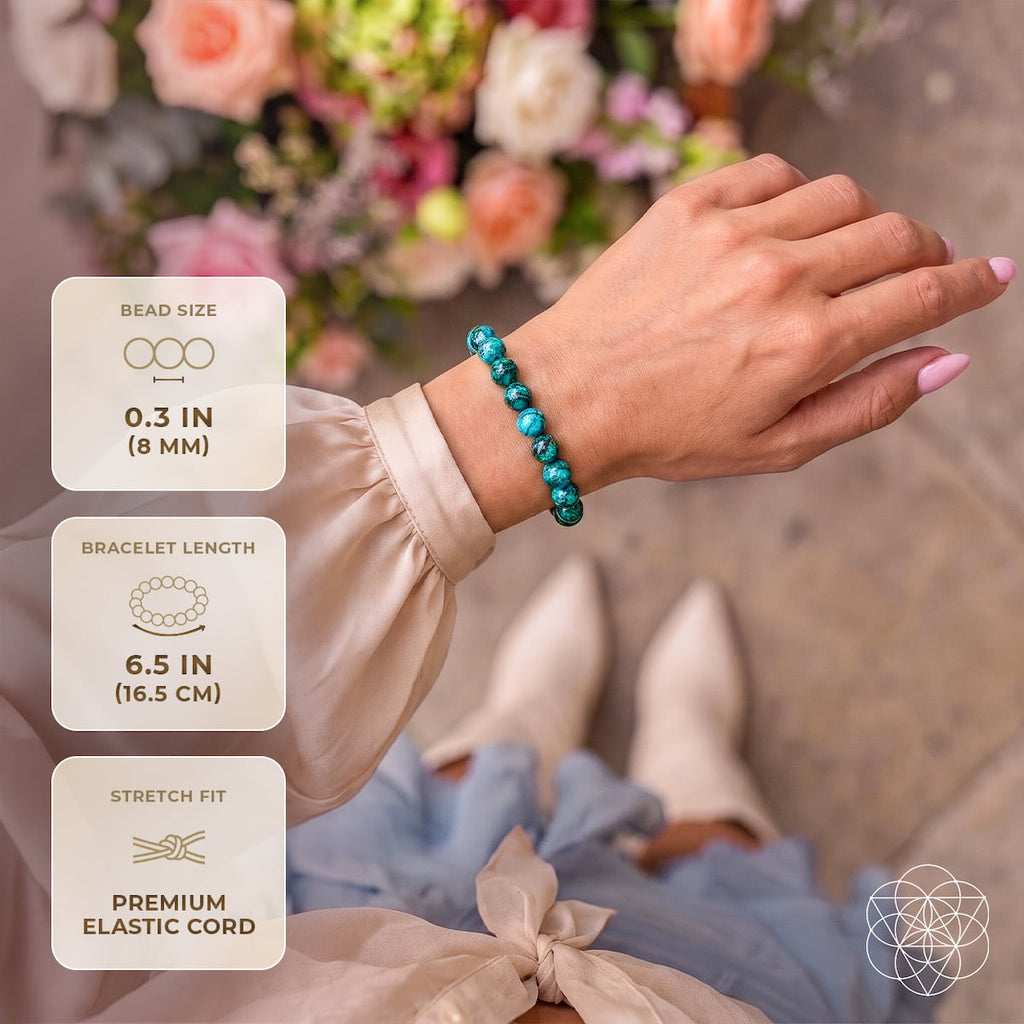 Chrysocolla bracelet worn on a wrist with labels for 8 mm beads, 16.5 cm length, and elastic cord.
