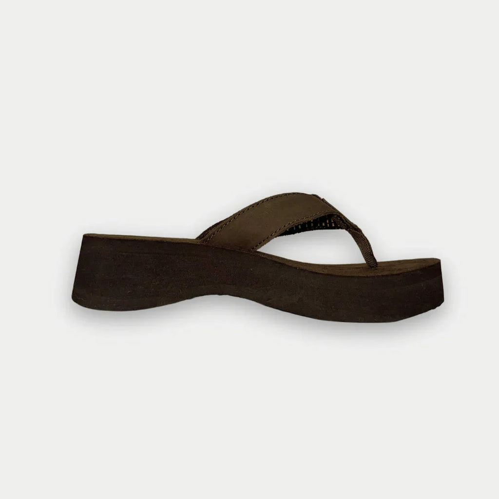 LA Gear Women's Malibu Wedge Flip-Flop – Brown